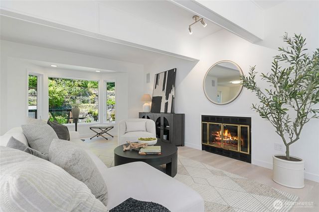 2513 225th Place NE, Sammamish, WA 98074