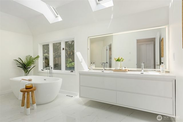 2513 225th Place NE, Sammamish, WA 98074