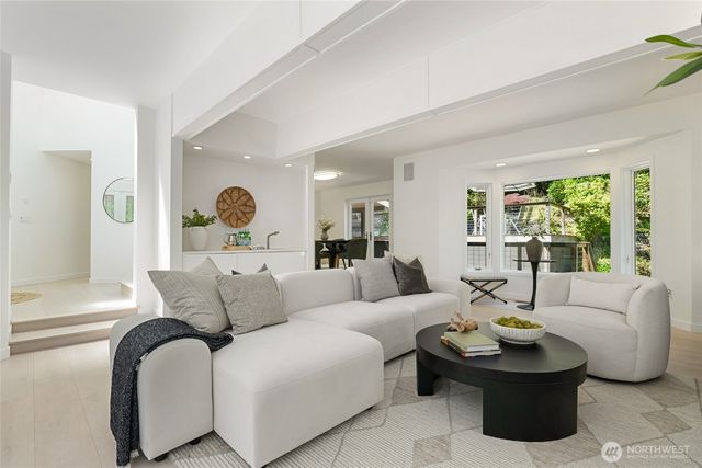 2513 225th Place NE, Sammamish, WA 98074