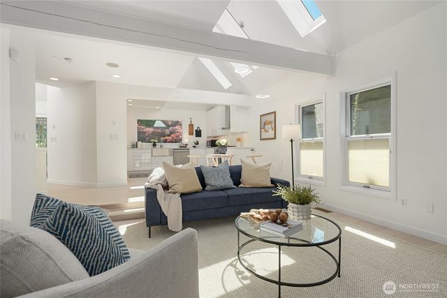 2513 225th Place NE, Sammamish, WA 98074