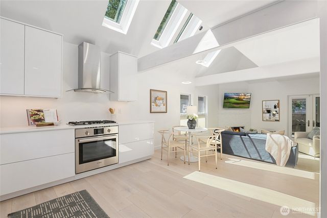 2513 225th Place NE, Sammamish, WA 98074