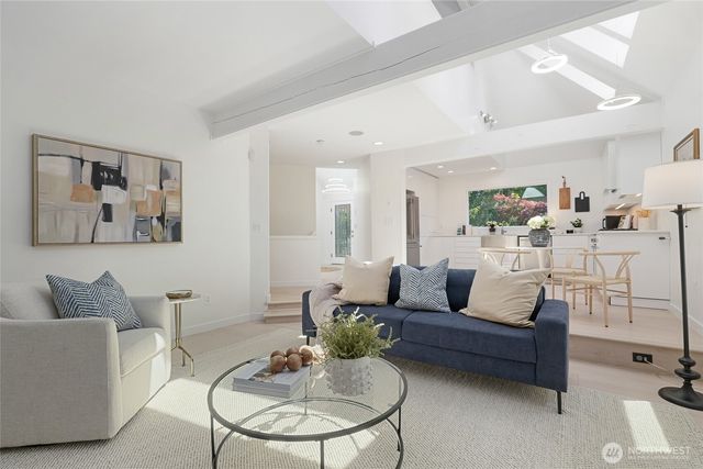 2513 225th Place NE, Sammamish, WA 98074