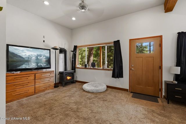 2206 Gypsy Bay Rd, Sagle, ID 83860