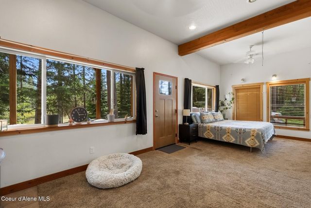 2206 Gypsy Bay Rd, Sagle, ID 83860