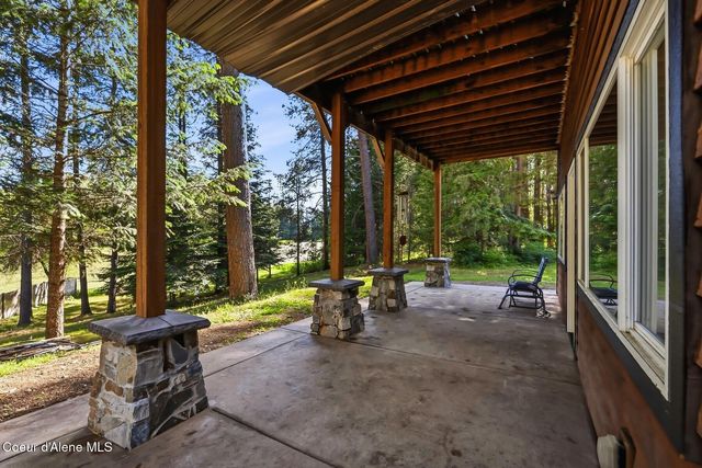 2206 Gypsy Bay Rd, Sagle, ID 83860