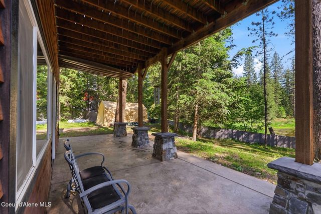 2206 Gypsy Bay Rd, Sagle, ID 83860