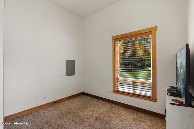 2206 Gypsy Bay Rd, Sagle, ID 83860
