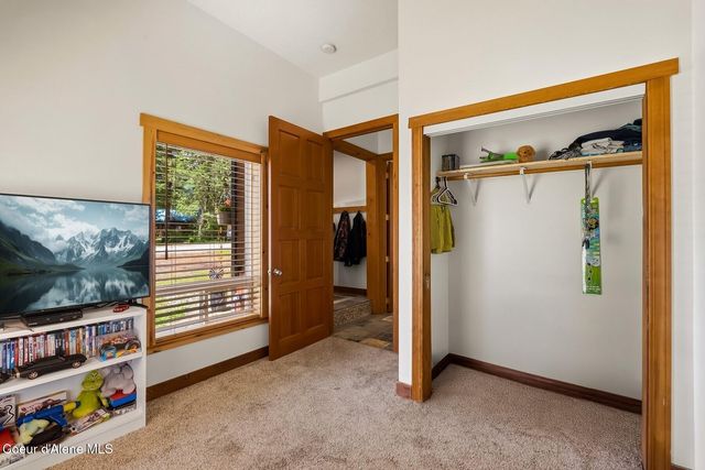 2206 Gypsy Bay Rd, Sagle, ID 83860