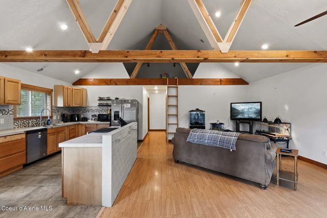 2206 Gypsy Bay Rd, Sagle, ID 83860