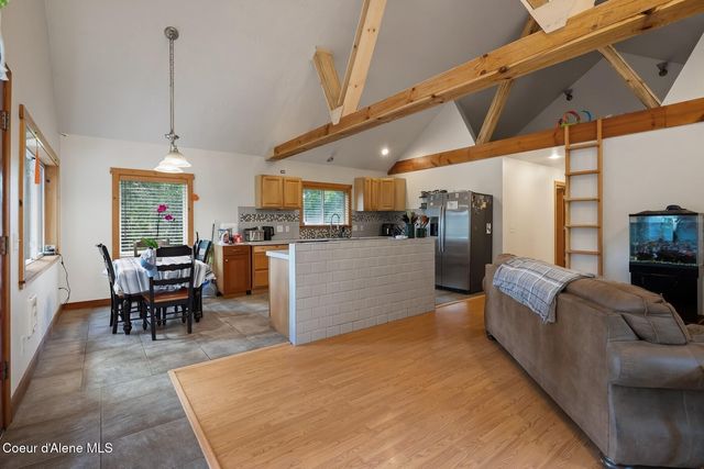 2206 Gypsy Bay Rd, Sagle, ID 83860