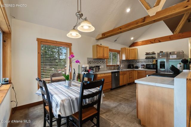 2206 Gypsy Bay Rd, Sagle, ID 83860