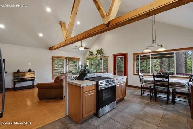 2206 Gypsy Bay Rd, Sagle, ID 83860