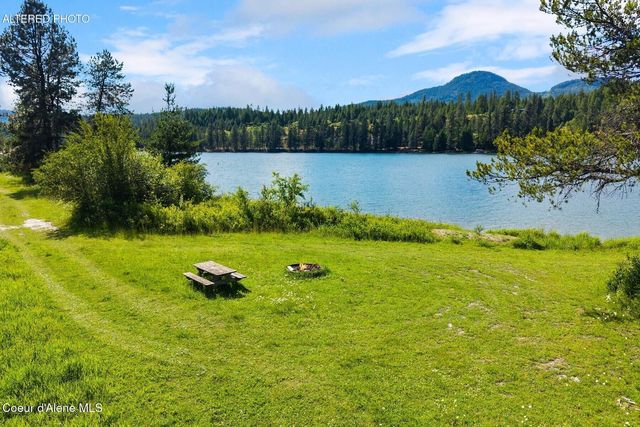 2206 Gypsy Bay Rd, Sagle, ID 83860