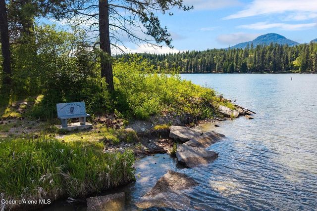 2206 Gypsy Bay Rd, Sagle, ID 83860