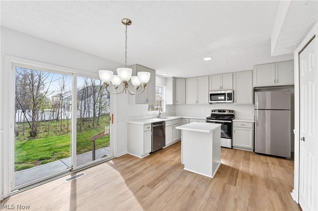 87 Crystal Court, Brunswick, OH 44212