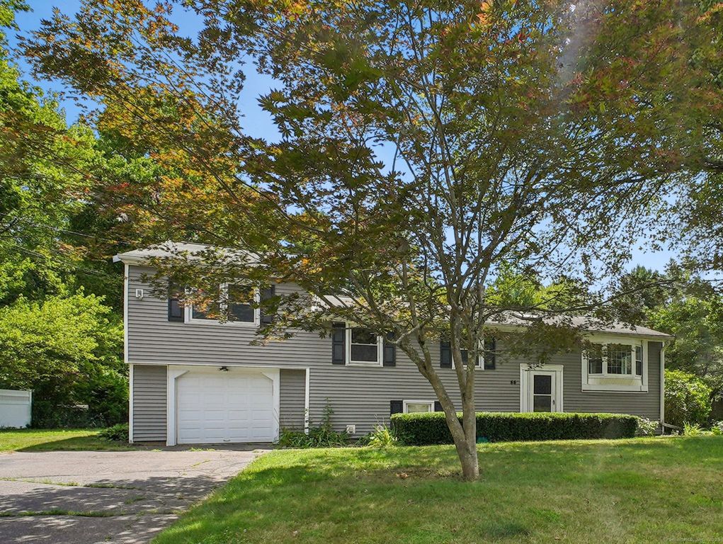 44 Simsbury Manor Drive, Simsbury, CT 06089