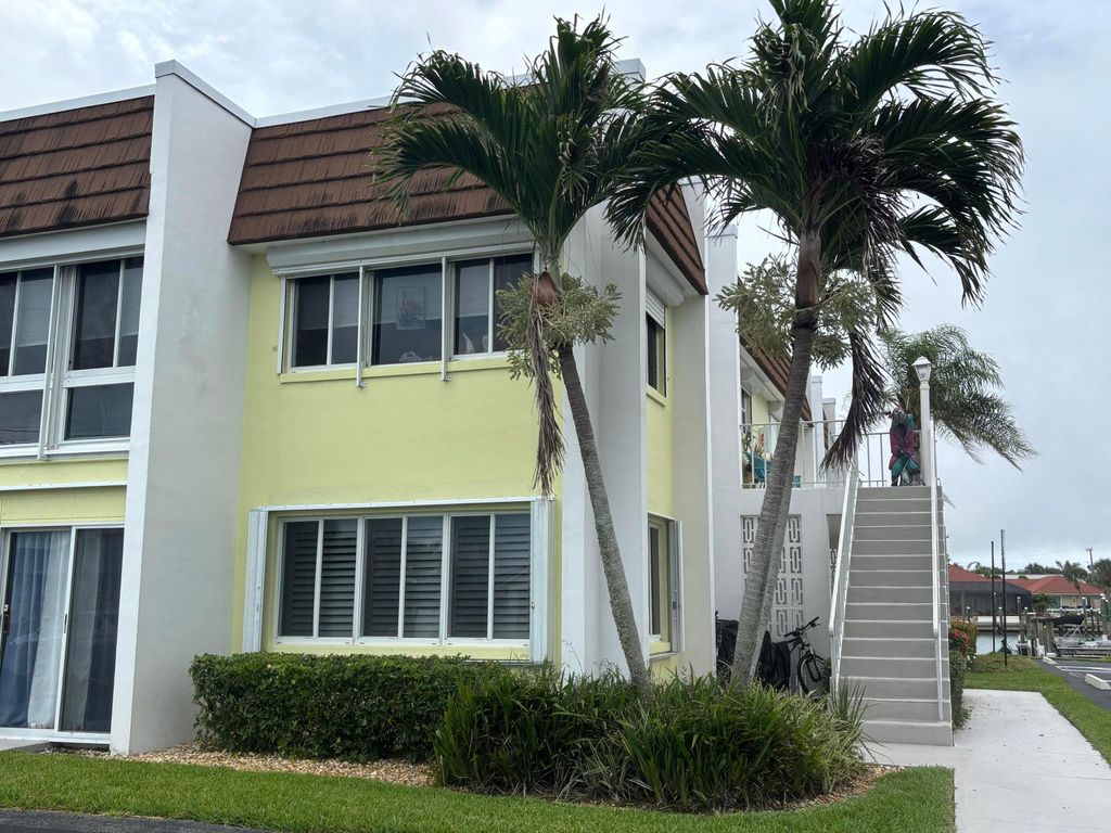 1309 Bayshore Drive 104, Fort Pierce, FL 34949