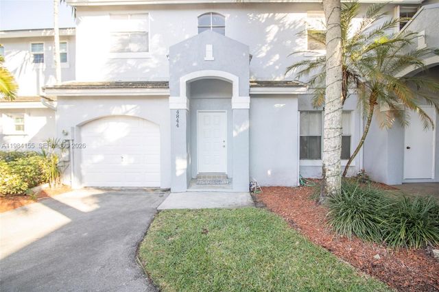 4844 Grapevine Way, Davie, FL 33331
