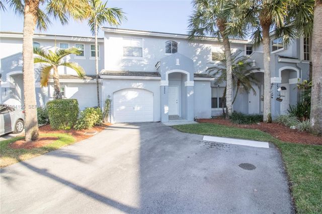 4844 Grapevine Way, Davie, FL 33331