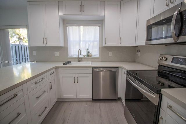 4844 Grapevine Way, Davie, FL 33331