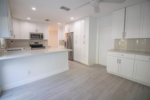 4844 Grapevine Way, Davie, FL 33331