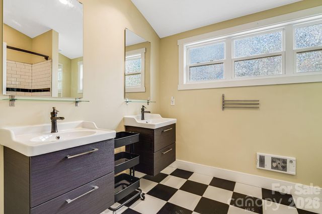 309 London Road, Asheville, NC 28803