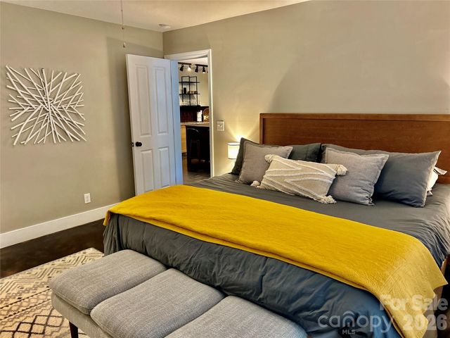 309 London Road, Asheville, NC 28803