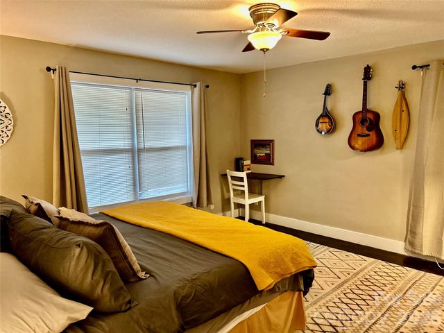 309 London Road, Asheville, NC 28803