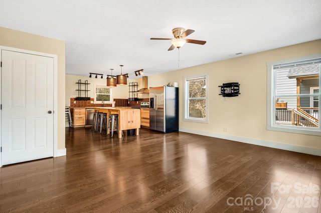 309 London Road, Asheville, NC 28803