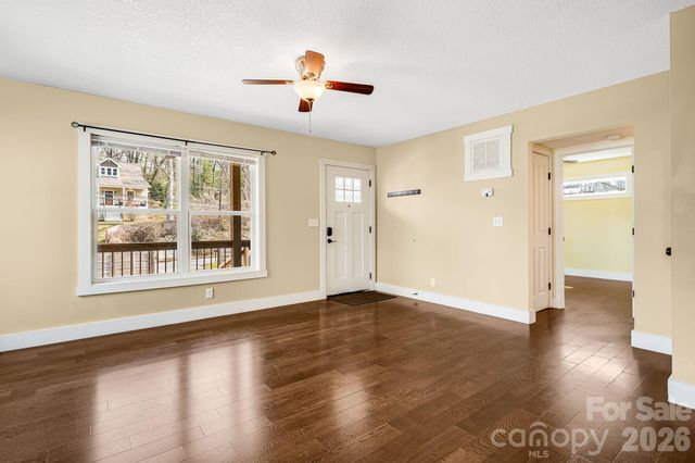 309 London Road, Asheville, NC 28803