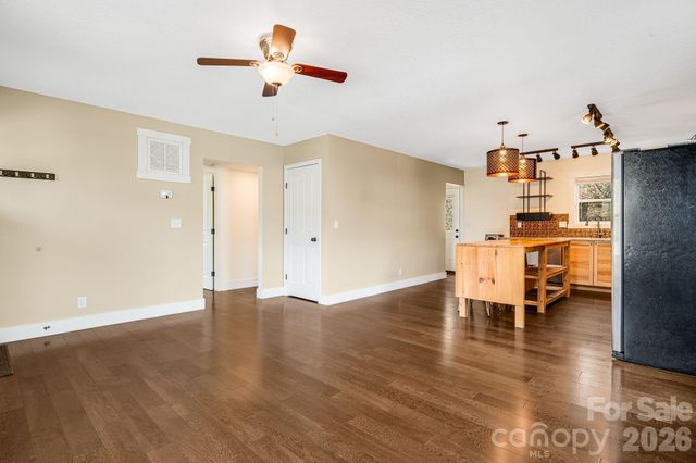 309 London Road, Asheville, NC 28803