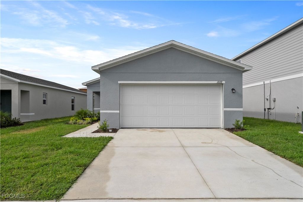 870 Friendship CIR, Labelle, FL 33935