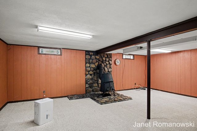 11141 Woodbushe Drive Se, Lowell Twp, MI 49331