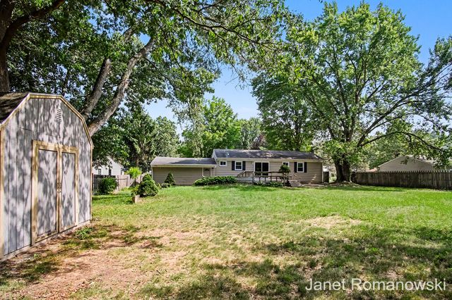 11141 Woodbushe Drive Se, Lowell Twp, MI 49331