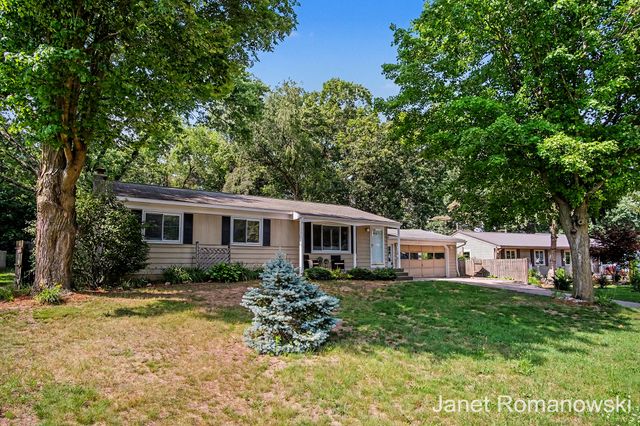 11141 Woodbushe Drive Se, Lowell Twp, MI 49331