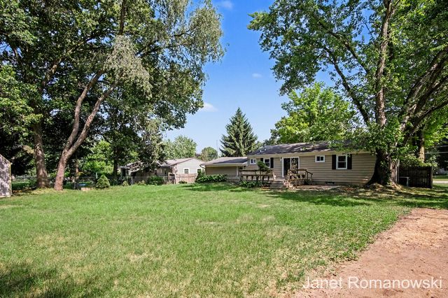 11141 Woodbushe Drive Se, Lowell Twp, MI 49331
