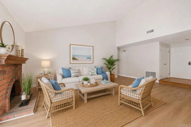 745 Black Hawk Circle, Vista, CA 92081