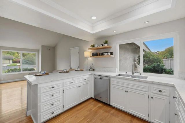 745 Black Hawk Circle, Vista, CA 92081
