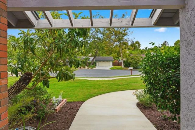 745 Black Hawk Circle, Vista, CA 92081