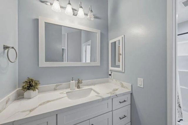745 Black Hawk Circle, Vista, CA 92081
