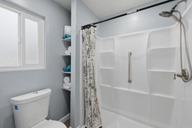 745 Black Hawk Circle, Vista, CA 92081