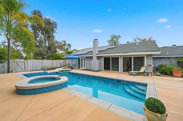 745 Black Hawk Circle, Vista, CA 92081
