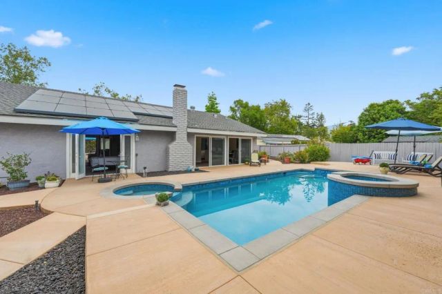 745 Black Hawk Circle, Vista, CA 92081