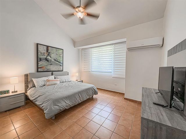 693 693 552, Vega Alta, PR 00692