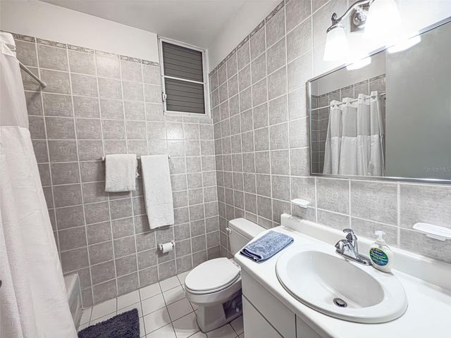 693 693 552, Vega Alta, PR 00692