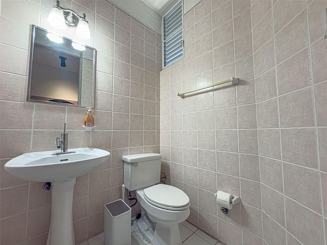 693 693 552, Vega Alta, PR 00692