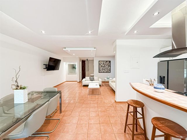 693 693 552, Vega Alta, PR 00692