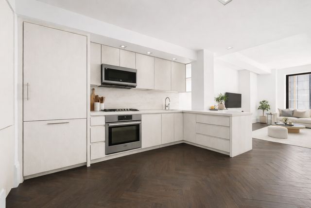 101 Wall St Apt 14C, New York City, NY 10005