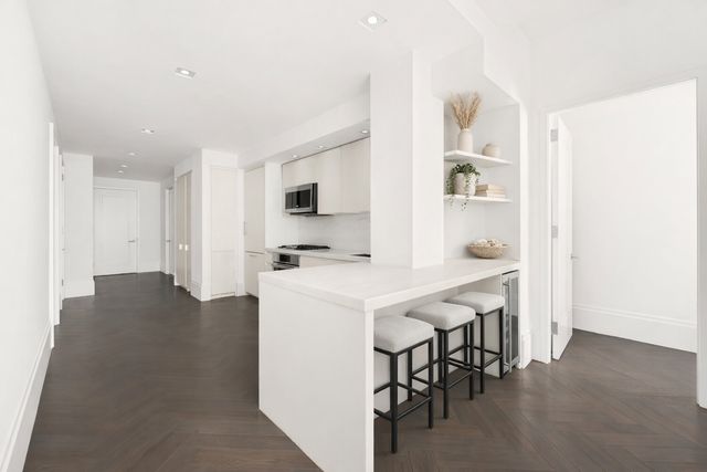 101 Wall St Apt 14C, New York City, NY 10005