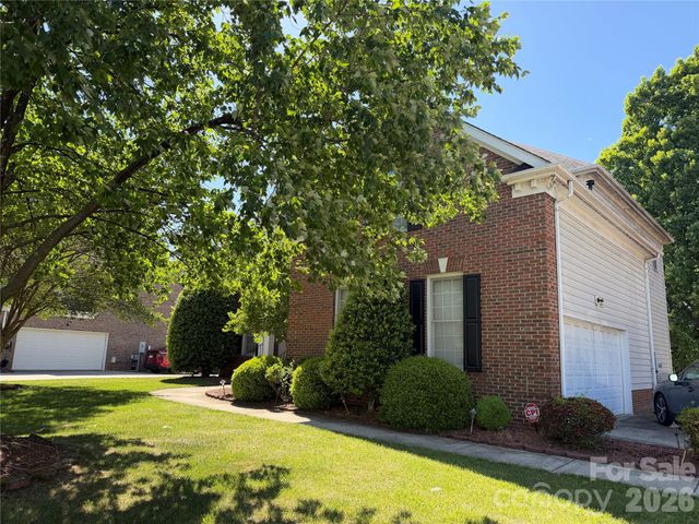 11025 Fountaingrove Drive, Charlotte, NC 28262